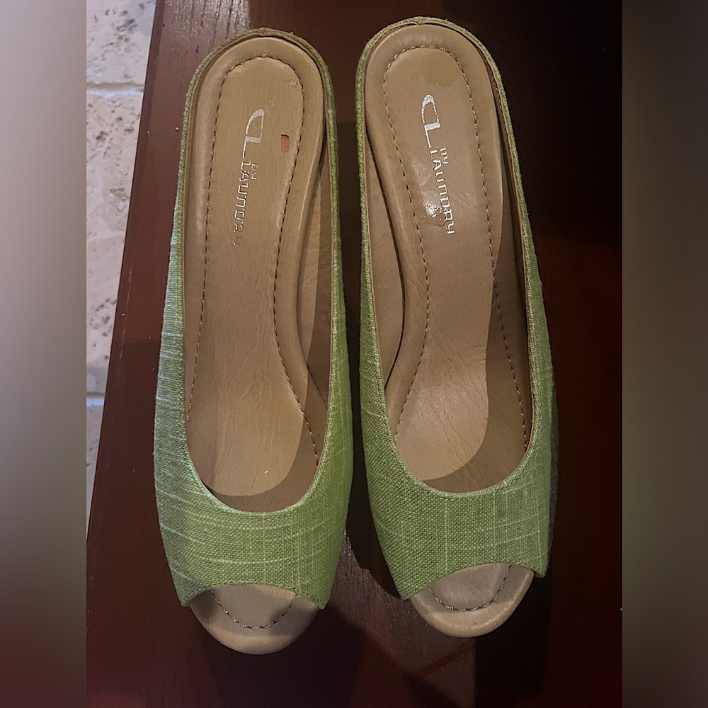 Green wedge shoes worn 1-2 times. Too narrow for my flat feet, unfortunately.